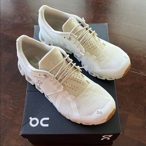 OnCloud Sneakers. Size 7.